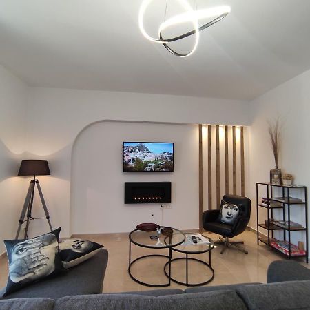 Grey Swan - Modern & Stylish Apartment With Private Parking Volos Exterior foto