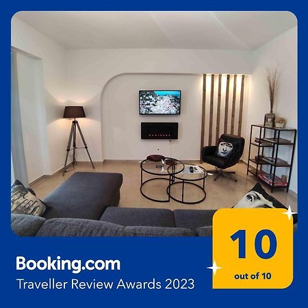 Grey Swan - Modern & Stylish Apartment With Private Parking Volos Exterior foto