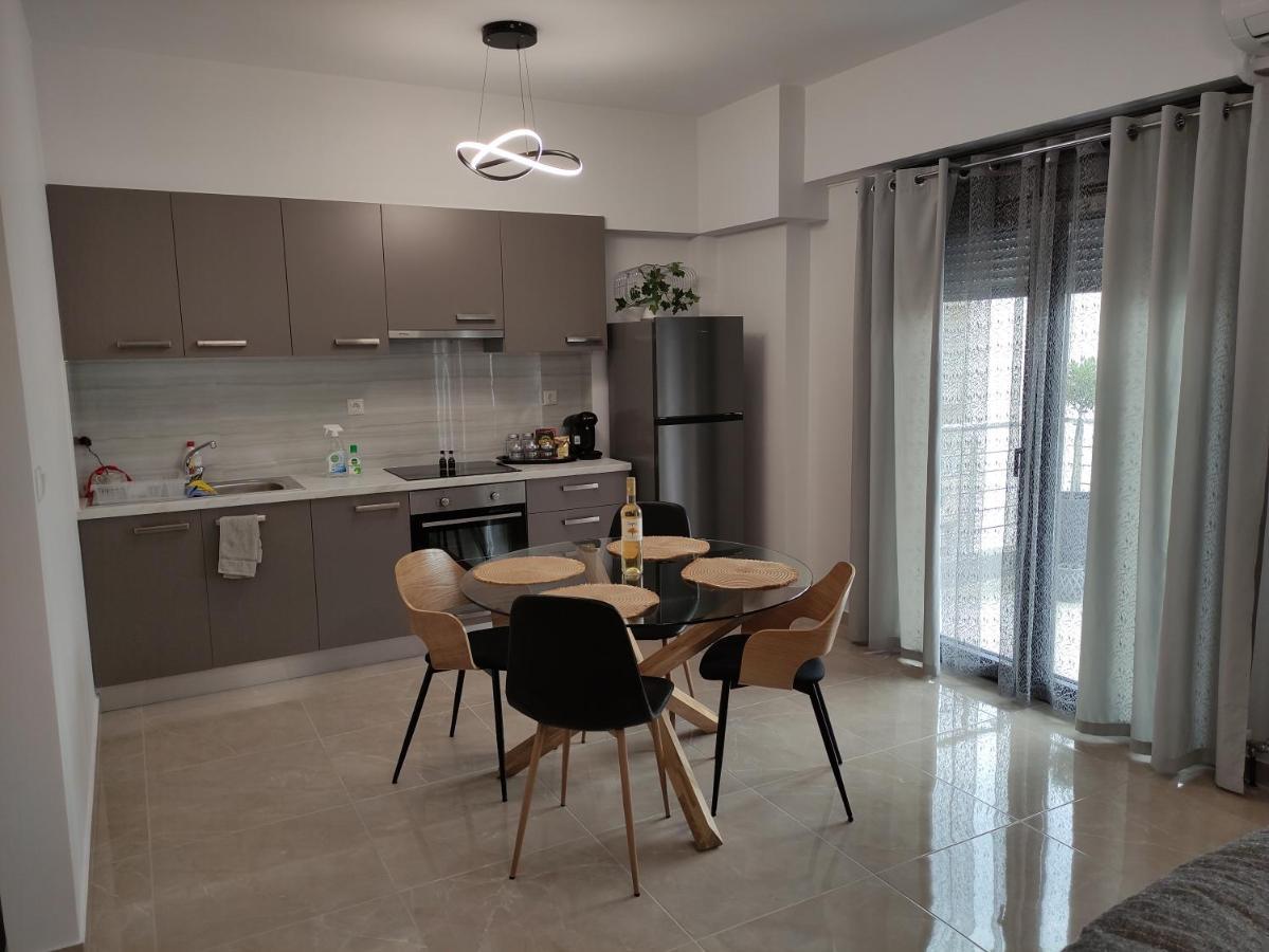 Grey Swan - Modern & Stylish Apartment With Private Parking Volos Exterior foto