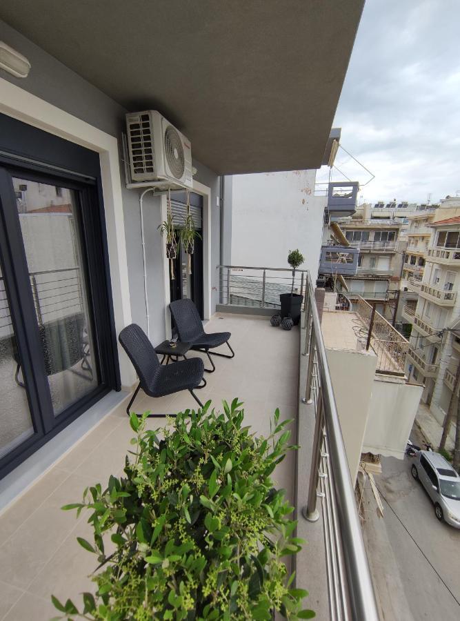 Grey Swan - Modern & Stylish Apartment With Private Parking Volos Exterior foto