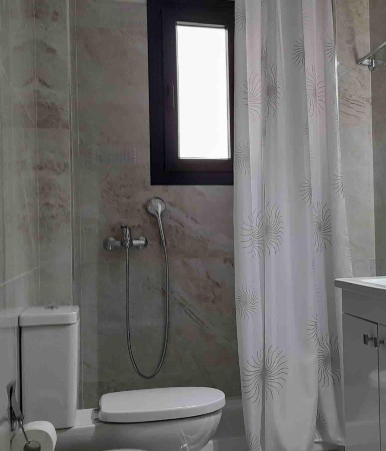 Grey Swan - Modern & Stylish Apartment With Private Parking Volos Exterior foto